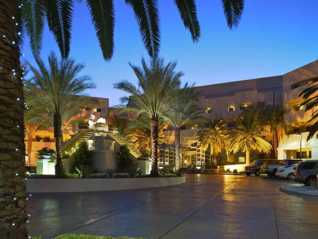 Cancun Las Vegas, a Hilton Grand Vacations Club Exterior