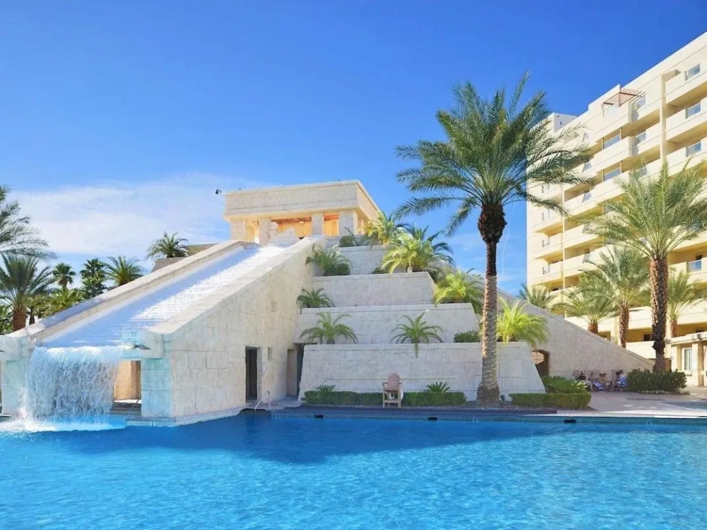 Cancun Las Vegas, a Hilton Grand Vacations Club Pyramid Pool