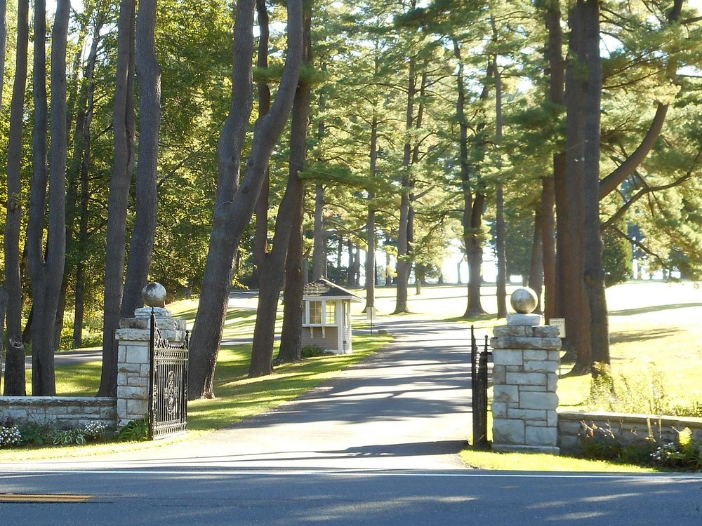 The Ponds at Foxhollow Entrance