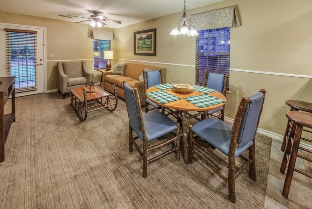 Holiday Inn Club Vacations Villages Resort at Lake Palestine Dining 