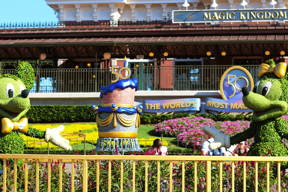 Walt Disney World Resort For Best Vacations for Toddlers Mickey and Minnie Topiaries 