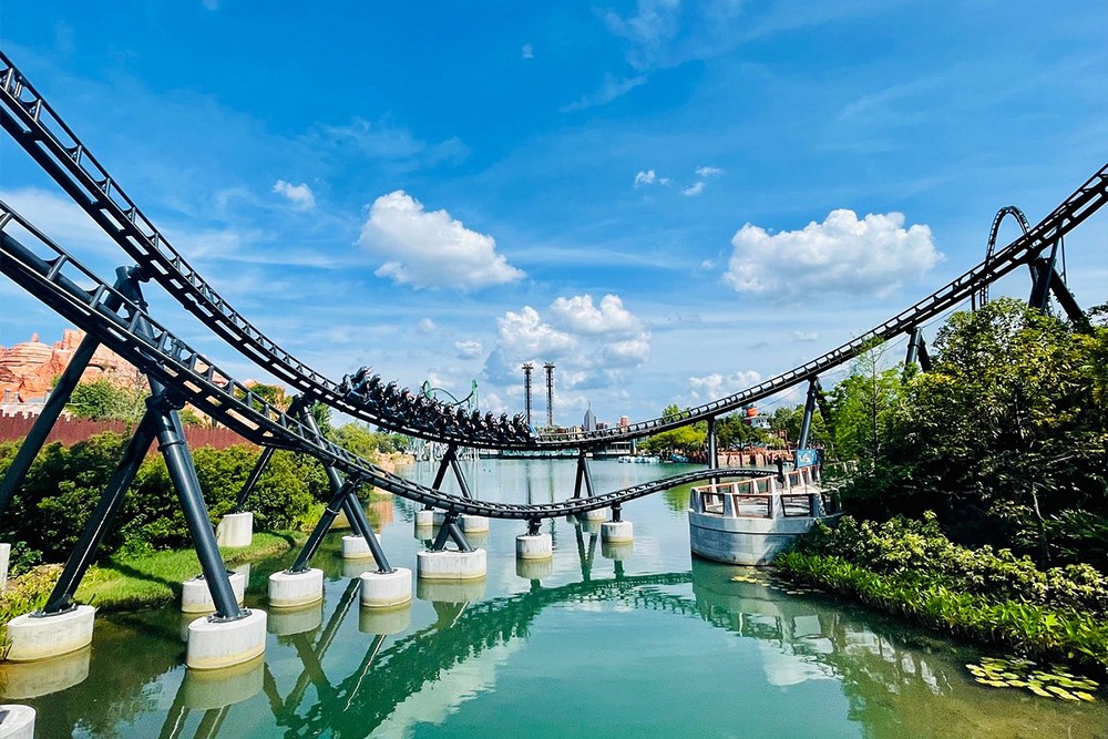 Best Summer Vacations For Families: Family Vacation at Island of Adventure Universal Studios 