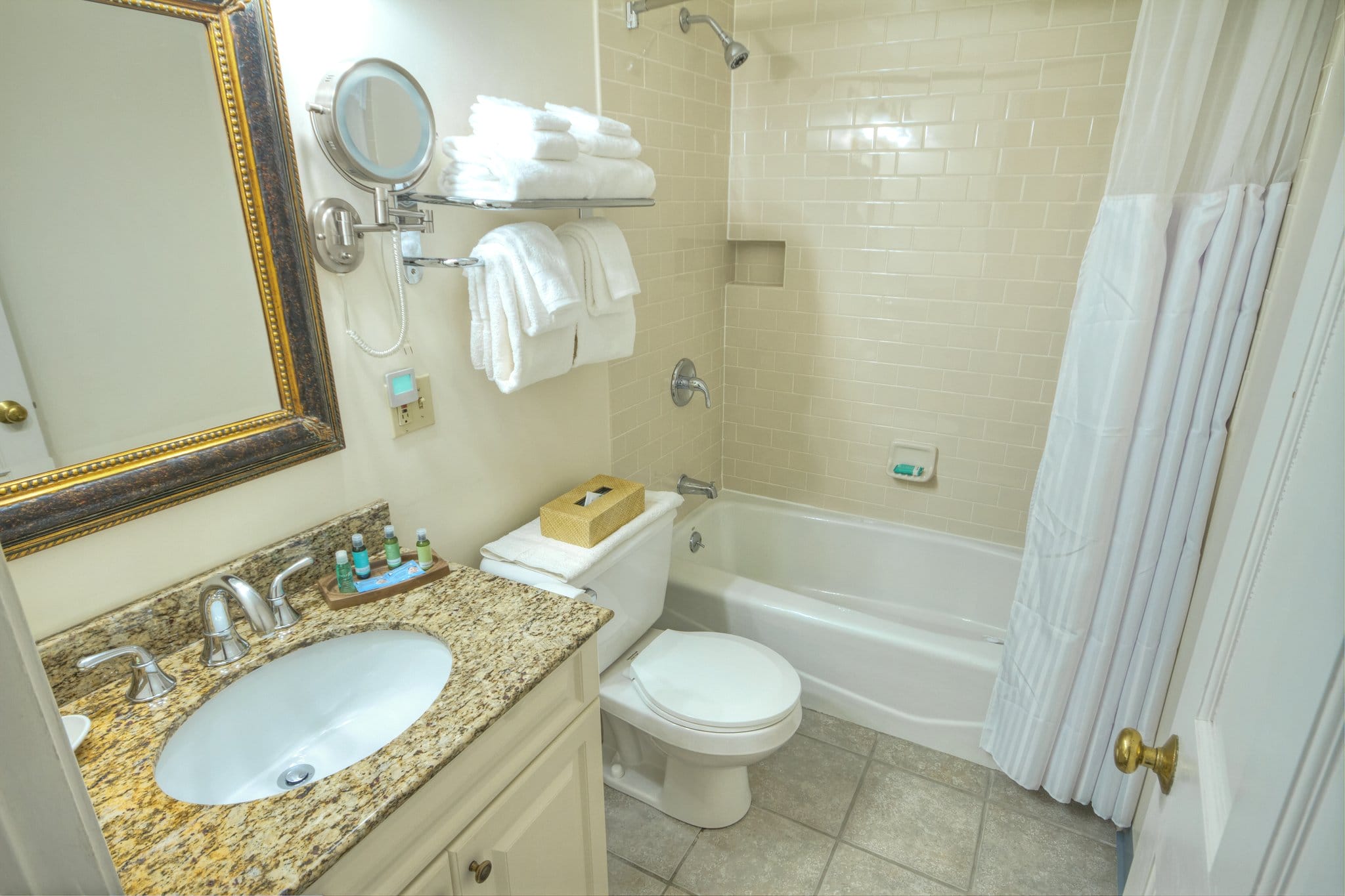 Wyndham Bay Voyage Inn Bathroom