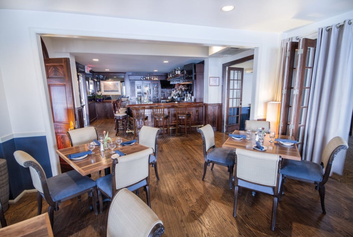 Wyndham Bay Voyage Inn Restaurant and Lounge
