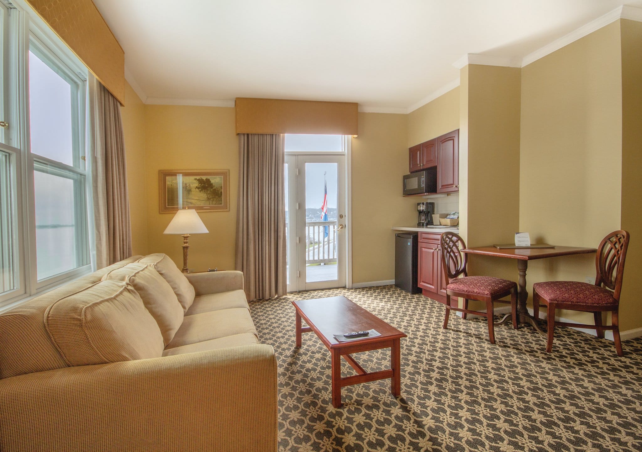 Wyndham Bay Voyage Inn Living Room