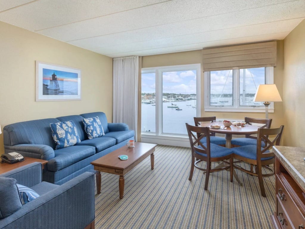 Club Wyndham Inn on Long Wharf living room