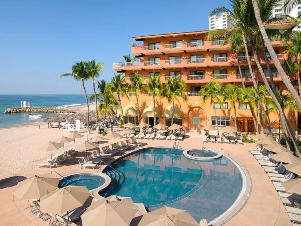 Villa Del Palmar Pool Area