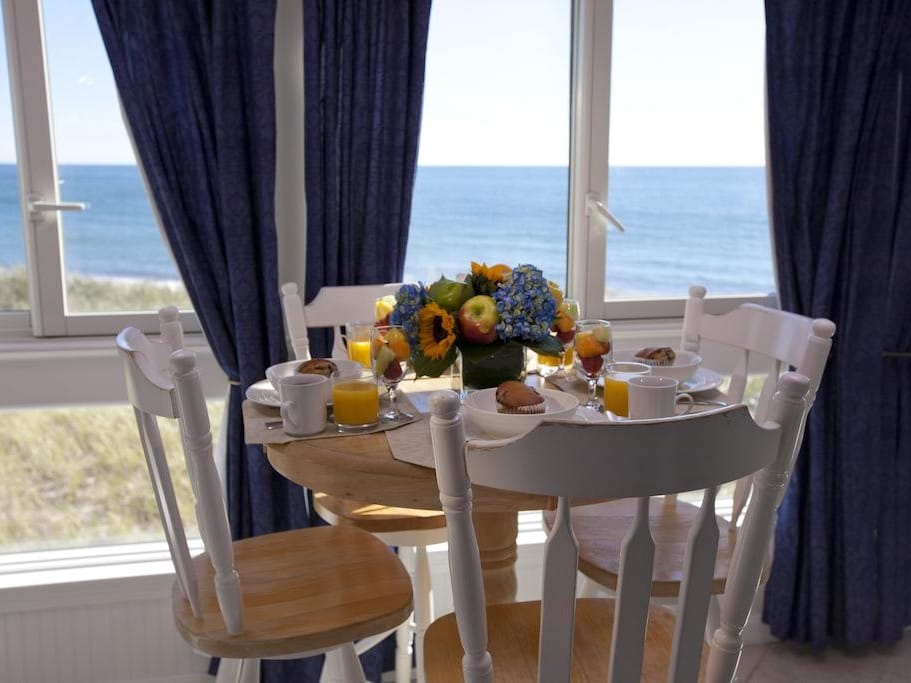 Edgewater Beach Resort Dining Area