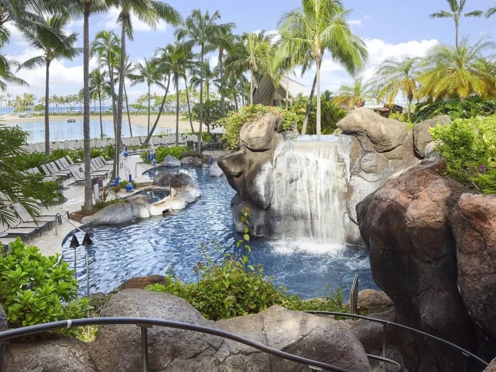 HGV Club at the Grand Waikikian Pool