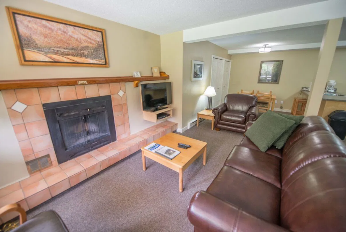 Panorama Vacation Retreat at Horsethief Lodge Living Room