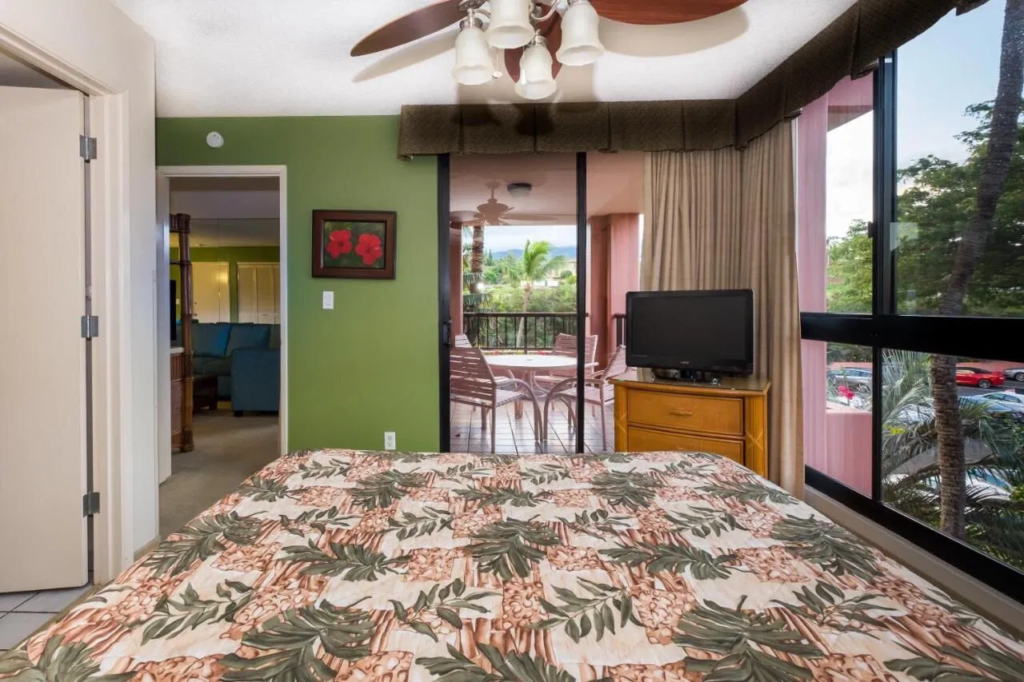 RCI Resorts in Maui: Kahana Falls Bedroom