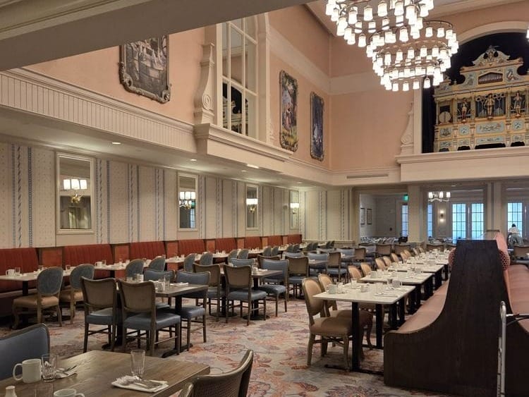 Character Dining at Disney Resorts 1900 Park Fare