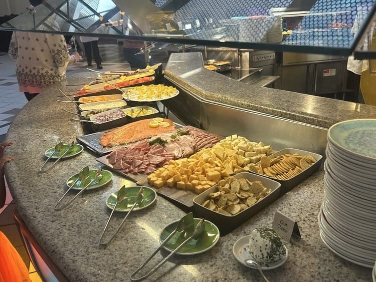 Chef Mickey's Buffet