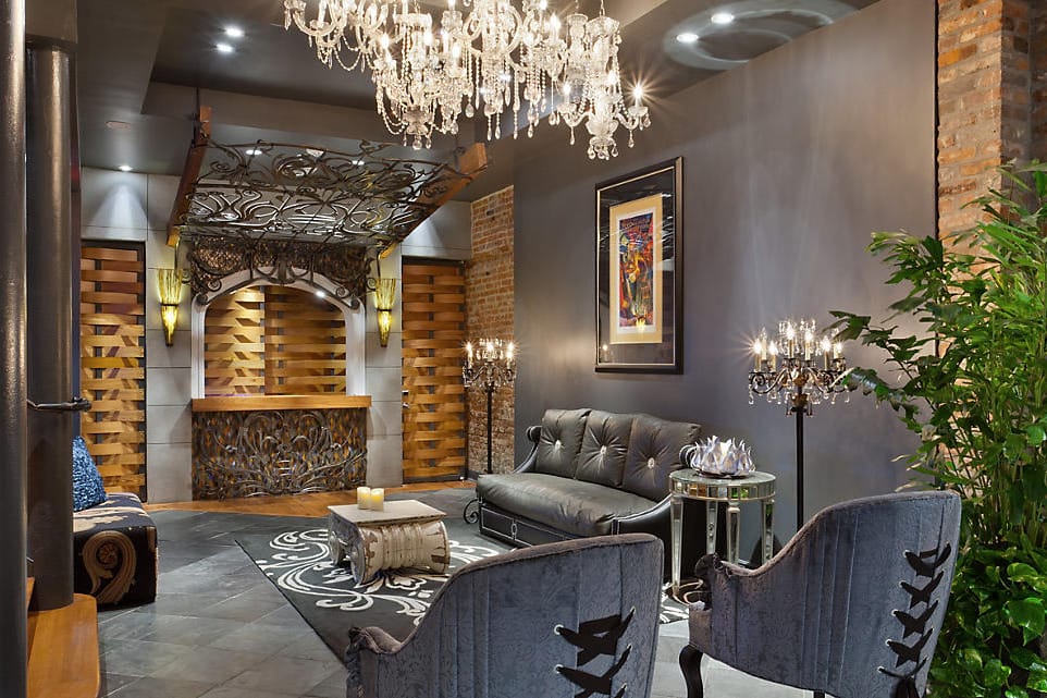 Club La Pension Lobby